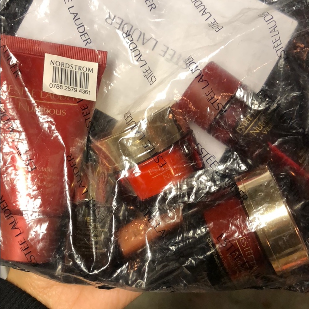 Este Lauder Large Sample Set Nutritious - image 1